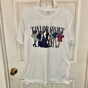 TAYLOR SWIFT Women’s Short Sleeve Top. Sz L.